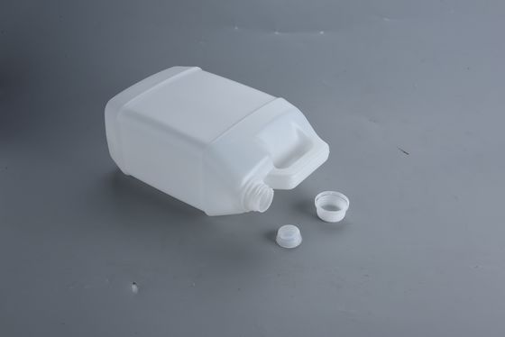 4L 커스터마이징 가능한 플라스틱 제리 캔 단단한 머리 사각형 모양 HDPE 재료 2mm 벽 두께 30mm 외부 지름
